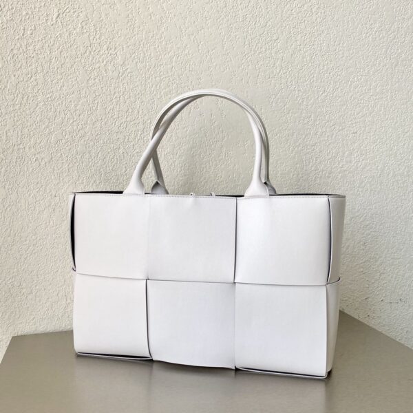Bottega Veneta Arco Tote Bag For Women 16.14in/41cm In White 609175VMAY39041
