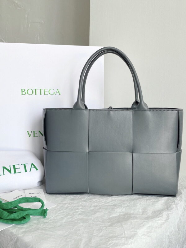 Bottega Veneta Arco Tote Bag For Women 16.14in/41cm