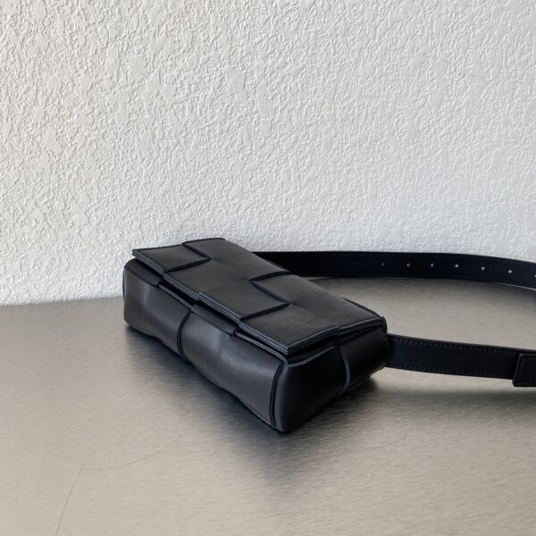 Bottega Veneta Belt Cassette Black, For Women, Women’s Bags 7in/18cm 668572VMAY18425