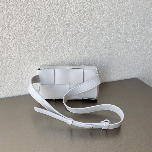 Bottega Veneta Belt Cassette White, For Women, Women’s Bags 7in/18cm 668572VMAY19009