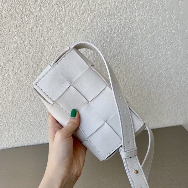 Bottega Veneta Belt Cassette White, For Women, Women’s Bags 7in/18cm 668572VMAY19009
