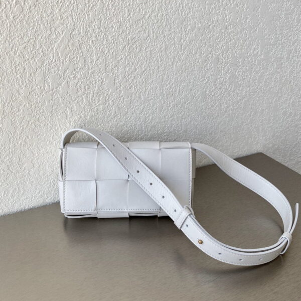 Bottega Veneta Belt Cassette White, For Women, Women’s Bags 7in/18cm 668572VMAY19009