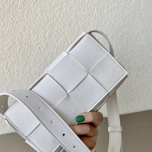 Bottega Veneta Belt Cassette White, For Women, Women’s Bags 7in/18cm 668572VMAY19009