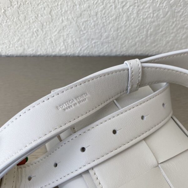 Bottega Veneta Belt Cassette White, For Women, Women’s Bags 7in/18cm 668572VMAY19009