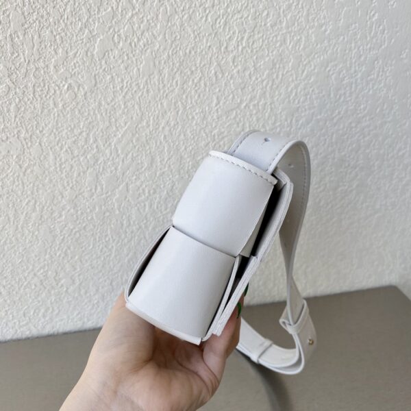 Bottega Veneta Belt Cassette White, For Women, Women’s Bags 7in/18cm 668572VMAY19009