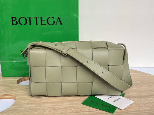 Bottega Veneta Brick Cassette Beige, For Women, Women's Bags 11in/28cm