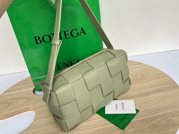 Bottega Veneta Brick Cassette Beige, For Women, Women's Bags 11in/28cm
