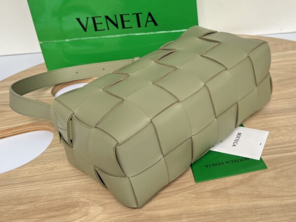 Bottega Veneta Brick Cassette Beige, For Women, Women's Bags 11in/28cm