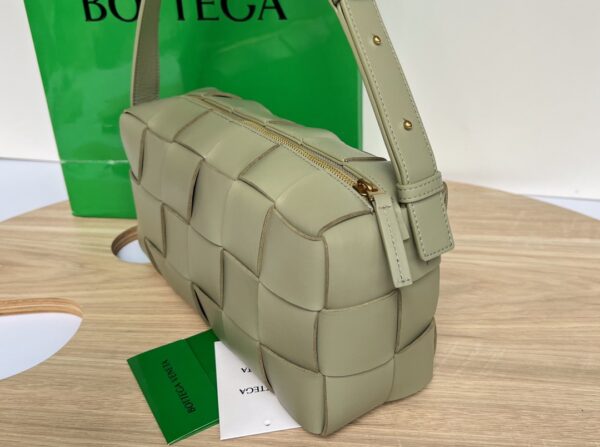 Bottega Veneta Brick Cassette Beige, For Women, Women's Bags 11in/28cm
