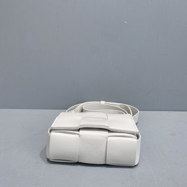 Bottega Veneta Candy Cassette White, For Women, Women's Bags 4.7in/12cm 666688VMAY19009