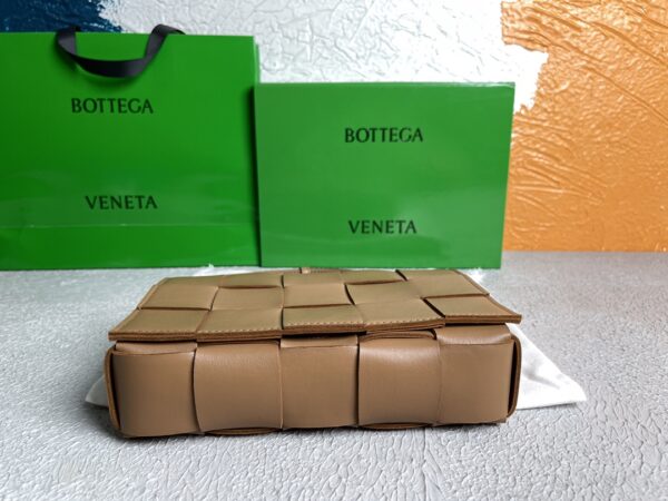 Bottega Veneta Cassette Acorn, For Women, Women’s Bags 9.1in/23cm 578004VMAY17745