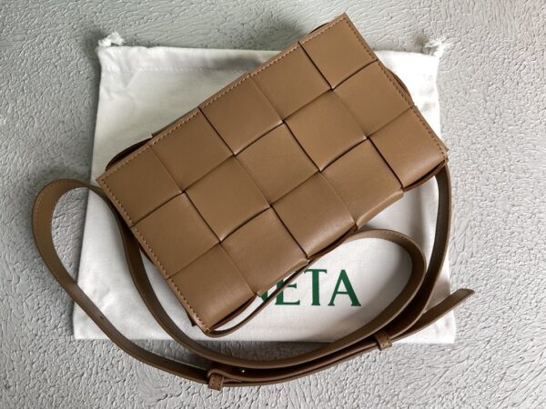 Bottega Veneta Cassette Acorn, For Women, Women’s Bags 9.1in/23cm 578004VMAY17745