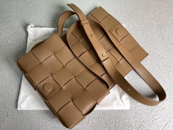 Bottega Veneta Cassette Acorn, For Women, Women’s Bags 9.1in/23cm 578004VMAY17745