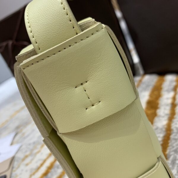 Bottega Veneta Cassette Bag For Women 9.1in/23cm In Light Yellow
