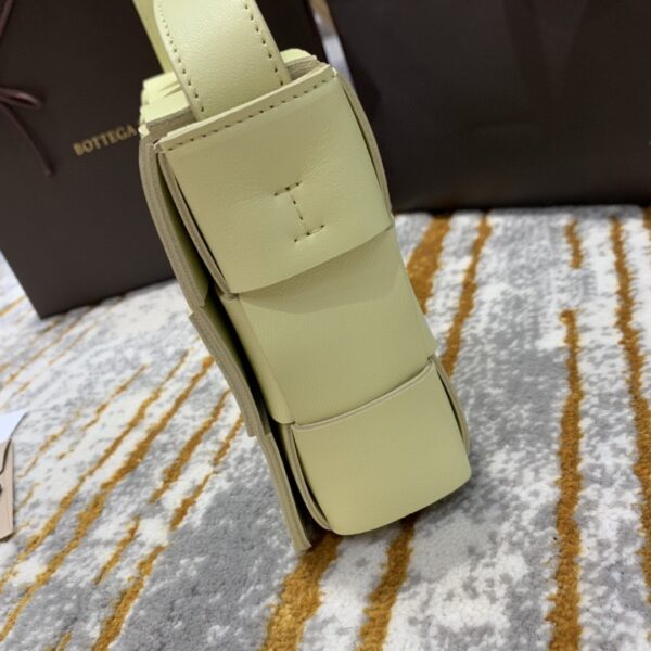 Bottega Veneta Cassette Bag For Women 9.1in/23cm In Light Yellow