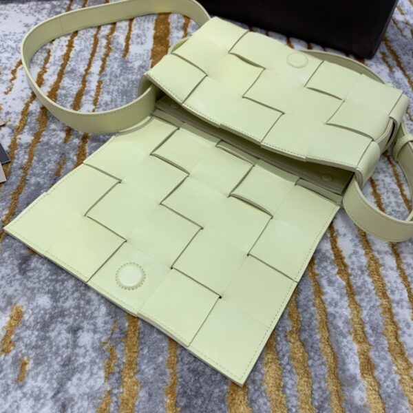 Bottega Veneta Cassette Bag For Women 9.1in/23cm In Light Yellow