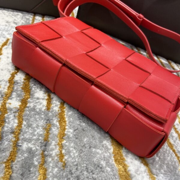 Bottega Veneta Cassette Bag For Women 9.1in/23cm In Red