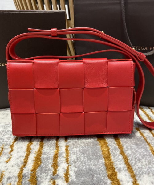 Bottega Veneta Cassette Bag For Women 9.1in/23cm In Red