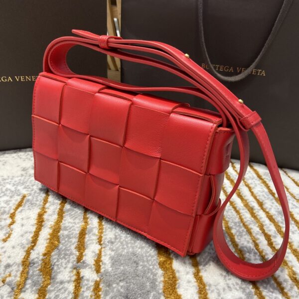Bottega Veneta Cassette Bag For Women 9.1in/23cm In Red