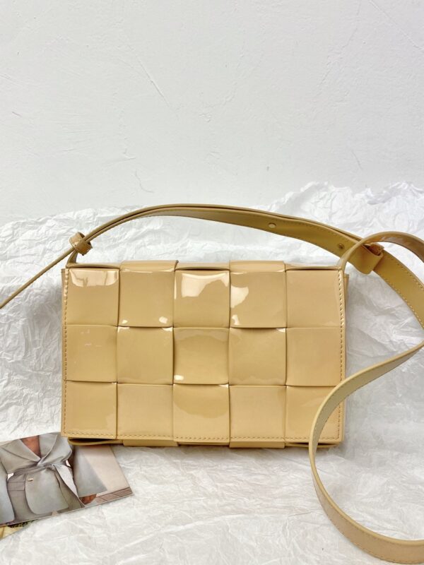 Bottega Veneta Cassette Beige, For Women, Women's Bags 9.1in/23cm 578004V1EP39776
