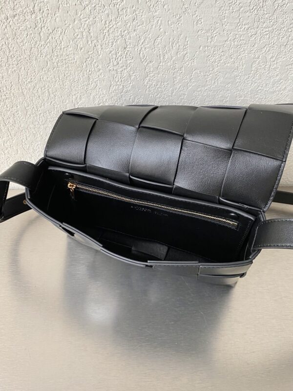 Bottega Veneta Cassette Black, For Women, Women's Bags 9.1in/23cm 578004V1EP38425