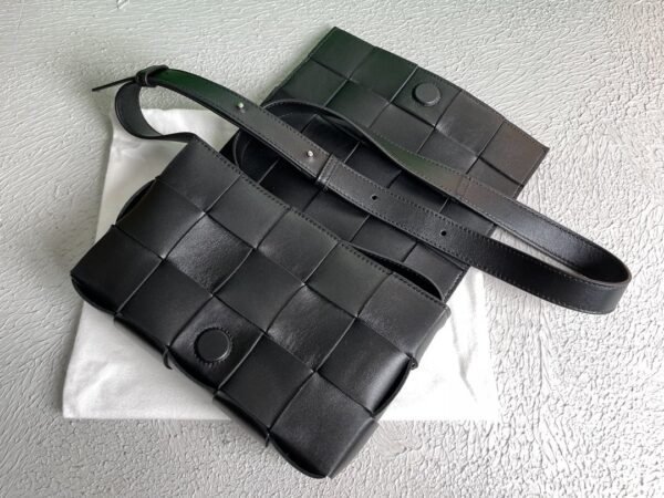 Bottega Veneta Cassette Black, For Women, Women’s Bags 9.1in/23cm 578004VMAY11229