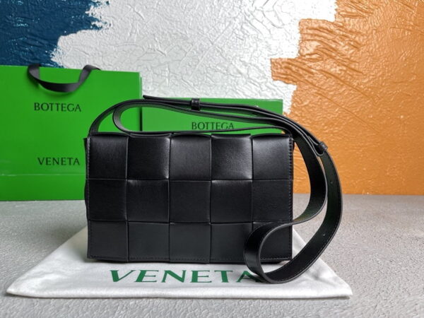 Bottega Veneta Cassette Black, For Women, Women’s Bags 9.1in/23cm 578004VMAY11229