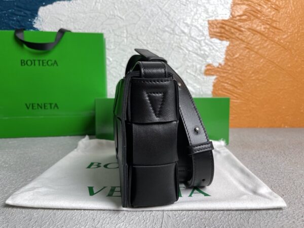 Bottega Veneta Cassette Black, For Women, Women’s Bags 9.1in/23cm 578004VMAY11229