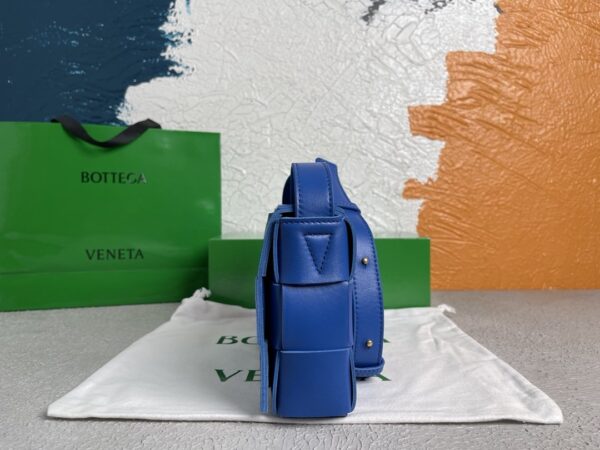 Bottega Veneta Cassette Blue, For Women, Women’s Bags 9.1in/23cm