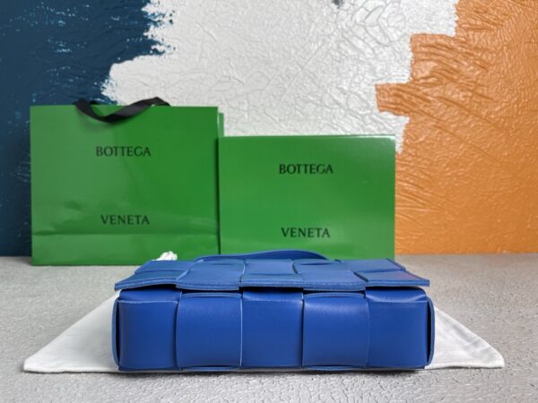 Bottega Veneta Cassette Blue, For Women, Women’s Bags 9.1in/23cm