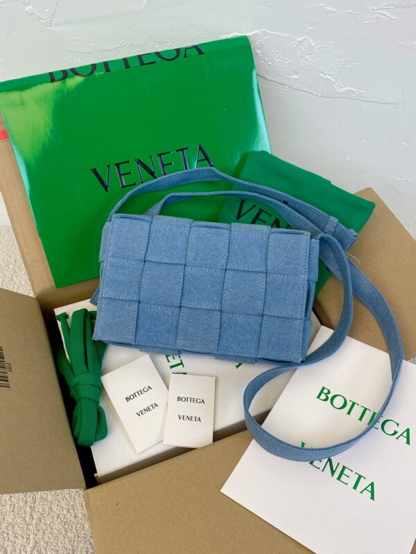 Bottega Veneta Cassette Blue, For Women, Women's Bags 9in/23cm 710188V2A014948