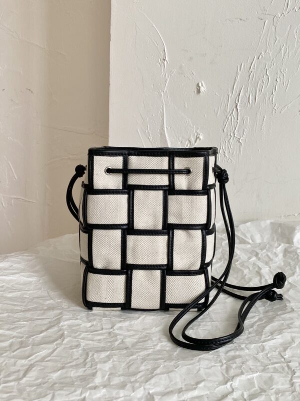 Bottega Veneta Cassette Bucket Bag Beige And Black, For Women, Women's Bags 5.5in/18cm 714608VMBN39811