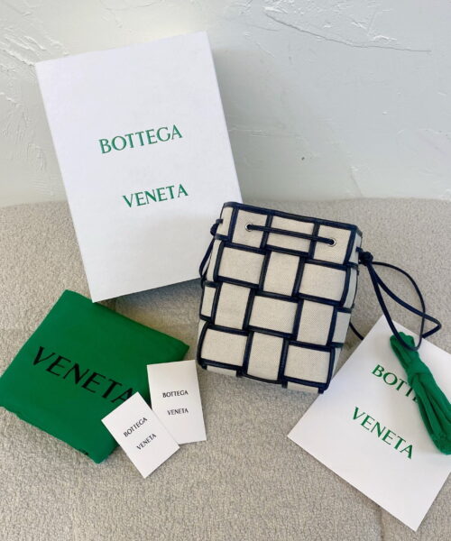 Bottega Veneta Cassette Bucket Bag Beige And Black, For Women, Women's Bags 5.5in/18cm 714608VMBN39811
