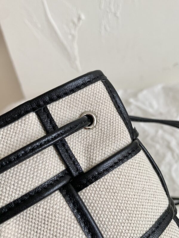 Bottega Veneta Cassette Bucket Bag Beige And Black, For Women, Women's Bags 5.5in/18cm 714608VMBN39811