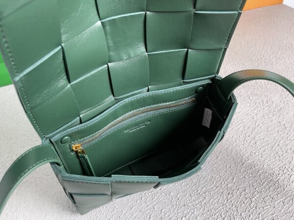 Bottega Veneta Cassette Green, For Women, Women’s Bags 9.1in/23cm