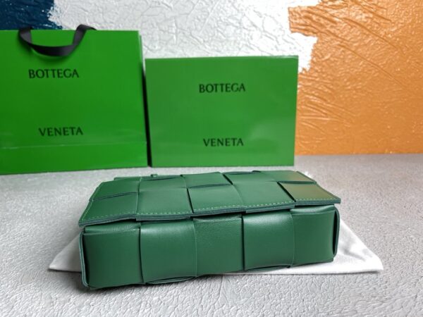 Bottega Veneta Cassette Green, For Women, Women’s Bags 9.1in/23cm