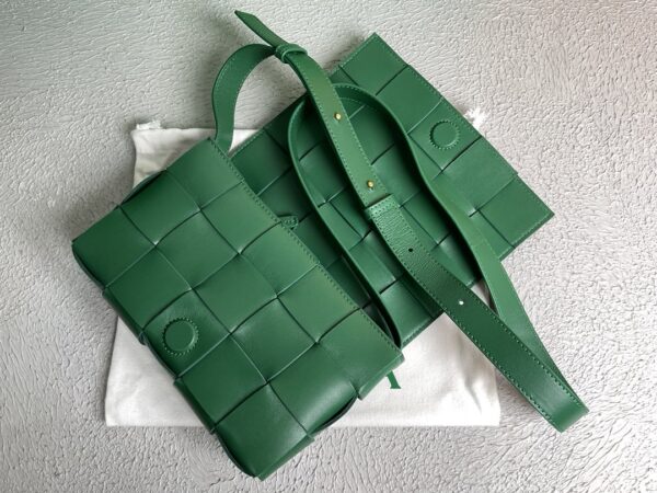 Bottega Veneta Cassette Green, For Women, Women’s Bags 9.1in/23cm
