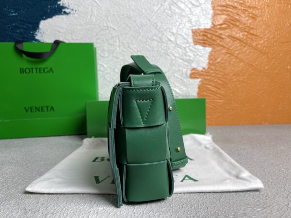 Bottega Veneta Cassette Green, For Women, Women’s Bags 9.1in/23cm