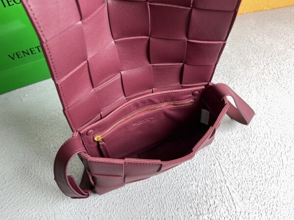 Bottega Veneta Cassette Light Pink, For Women, Women’s Bags 9.1in/23cm