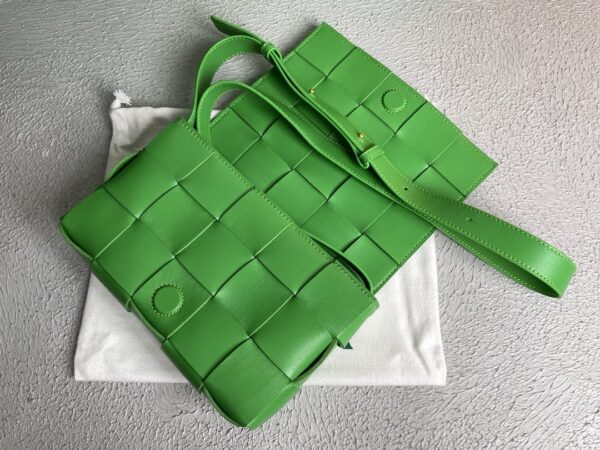 Bottega Veneta Cassette Parakeet, For Women, Women’s Bags 9.1in/23cm 578004VMAY13724