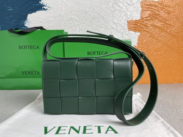 Bottega Veneta Cassette Raintree, For Women, Women’s Bags 9.1in/23cm 578004VMAY13035