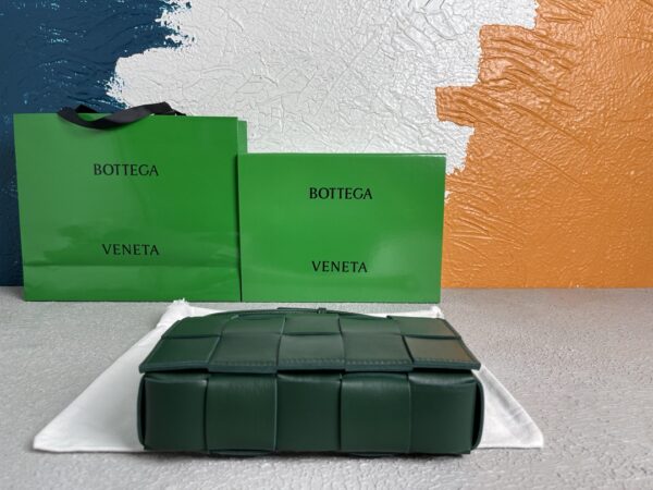 Bottega Veneta Cassette Raintree, For Women, Women’s Bags 9.1in/23cm 578004VMAY13035