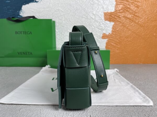 Bottega Veneta Cassette Raintree, For Women, Women’s Bags 9.1in/23cm 578004VMAY13035
