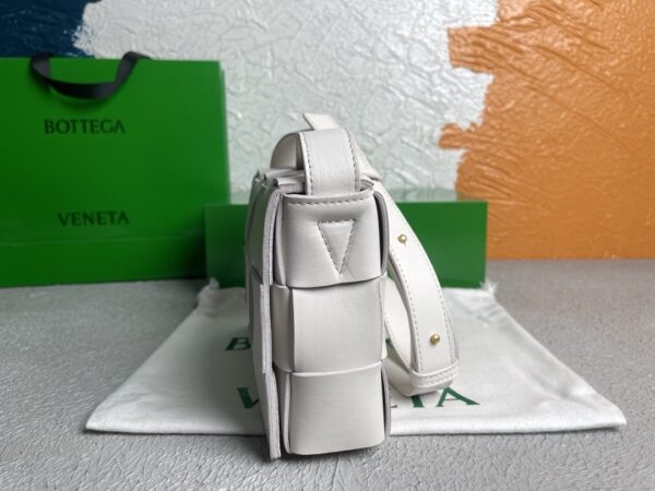 Bottega Veneta Cassette White, For Women, Women’s Bags 9.1in/23cm 578004VMAY19007