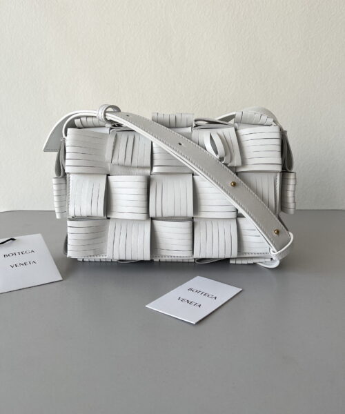 Bottega Veneta Cassette White, For Women, Women's Bags 9.1in/23cm 680698V1G719009