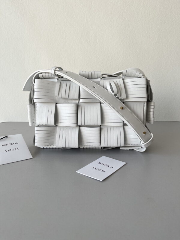 Bottega Veneta Cassette White, For Women, Women's Bags 9.1in/23cm 680698V1G719009