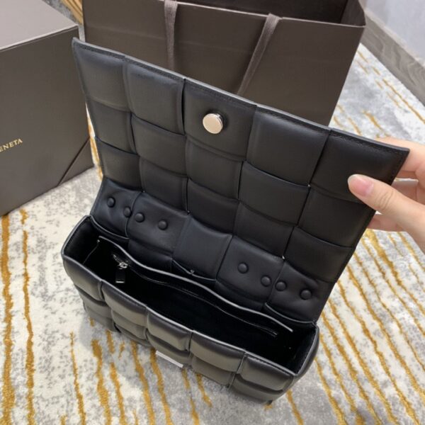 Bottega Veneta Chain Cassette Bag For Women 10.2in/26cm In Black 631421VBWZ01229