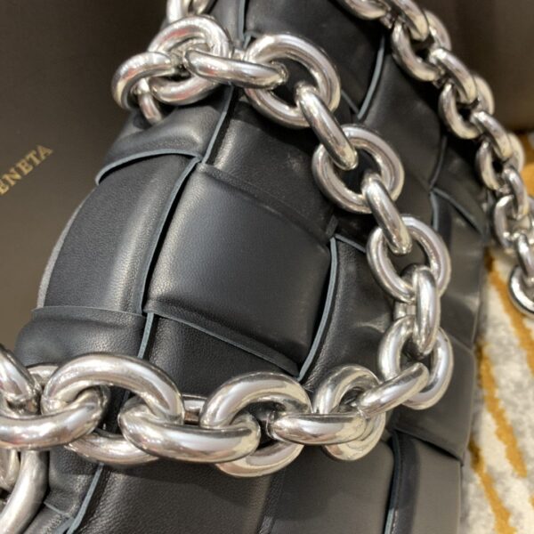 Bottega Veneta Chain Cassette Bag For Women 10.2in/26cm In Black 631421VBWZ01229
