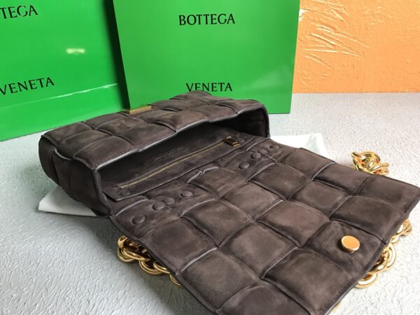 Bottega Veneta Chain Cassette Fondant, For Women, Women’s Bags 10.2in/26cm 631421V04N02132