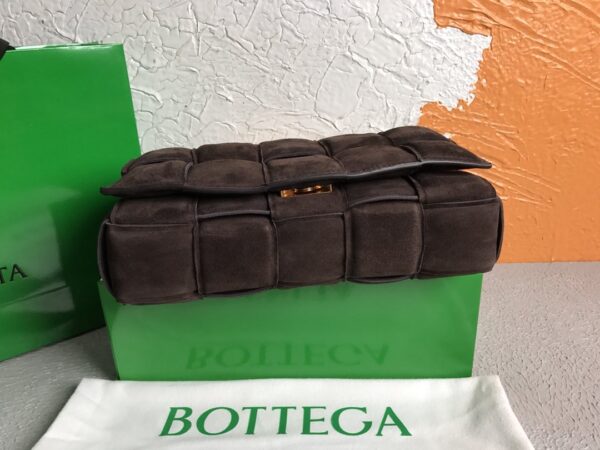 Bottega Veneta Chain Cassette Fondant, For Women, Women’s Bags 10.2in/26cm 631421V04N02132